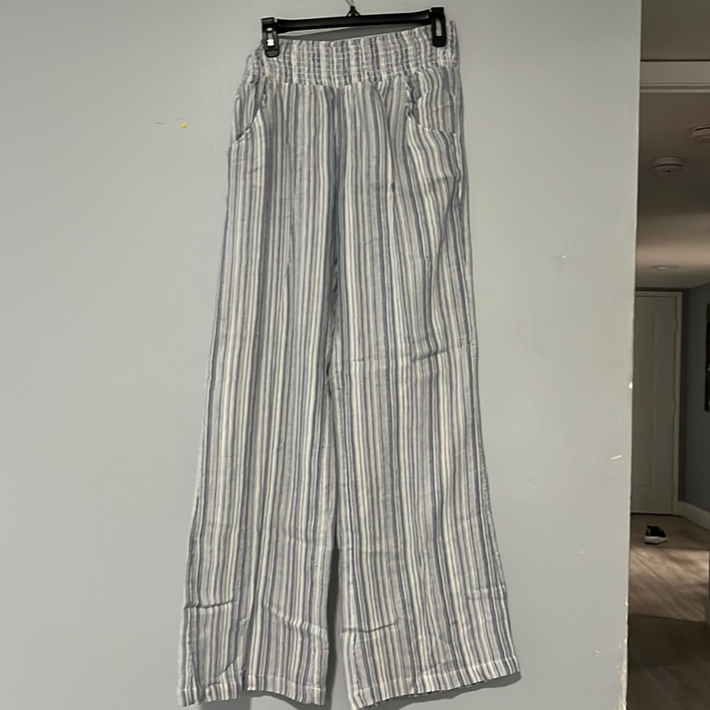 Billabong Very light weight beach type casual pants. 100% cotton. Large